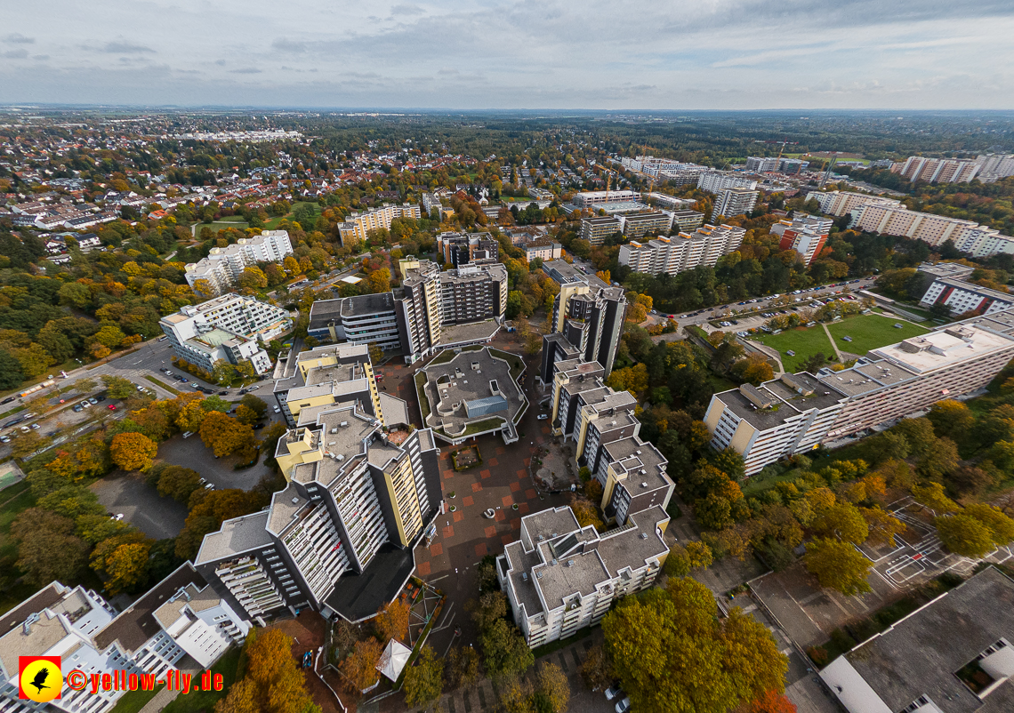13.10.2022 - Marx-Zenrtum am Karl-Marx-Ring in Neuperlach